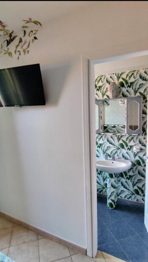 איסולה דלה פמינה Casa Vacanze Isolotto מראה חיצוני תמונה