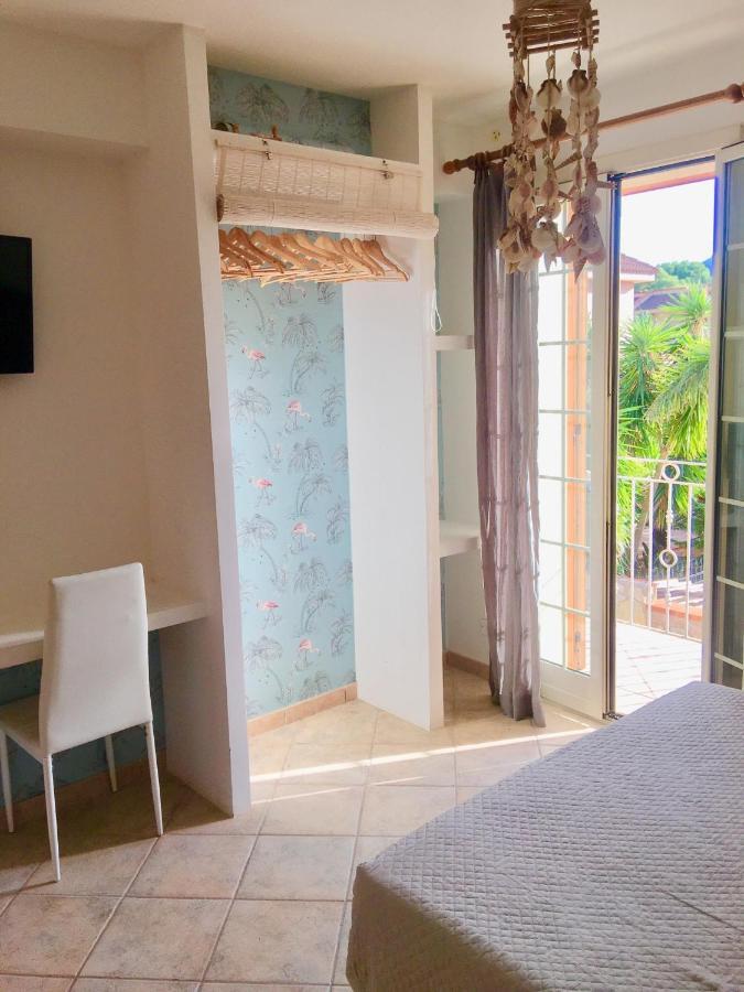 איסולה דלה פמינה Casa Vacanze Isolotto מראה חיצוני תמונה